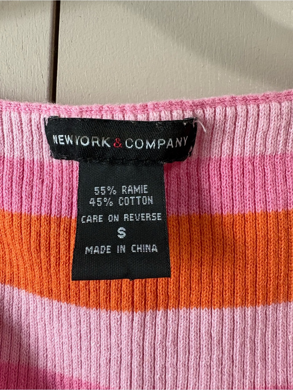 Bubble Gum Pink Stripe V-Neck Knit Tank Top New York & Style Ladies Small - Picture 5 of 7
